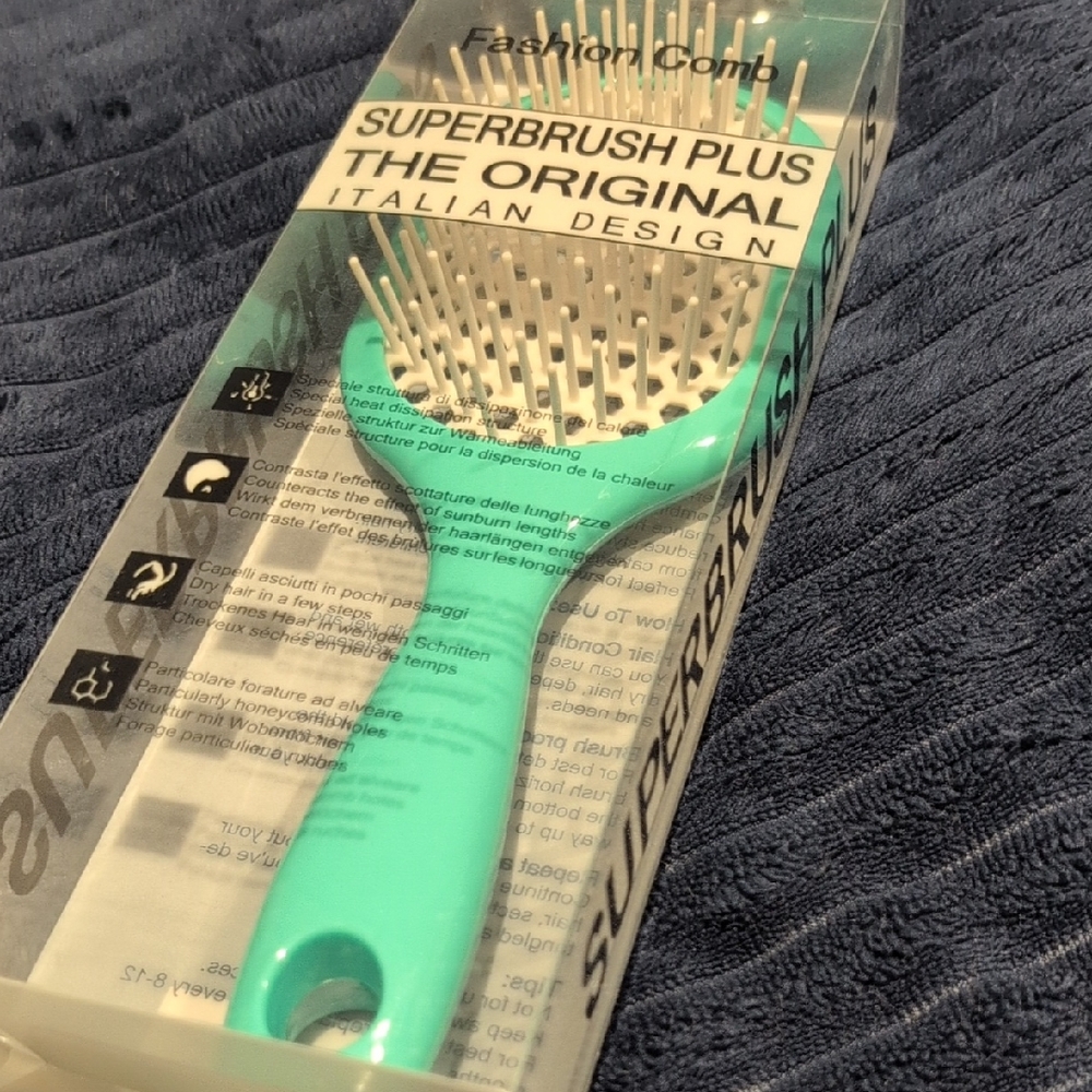 Zenana Outfitters Turquoise Hairbrush
